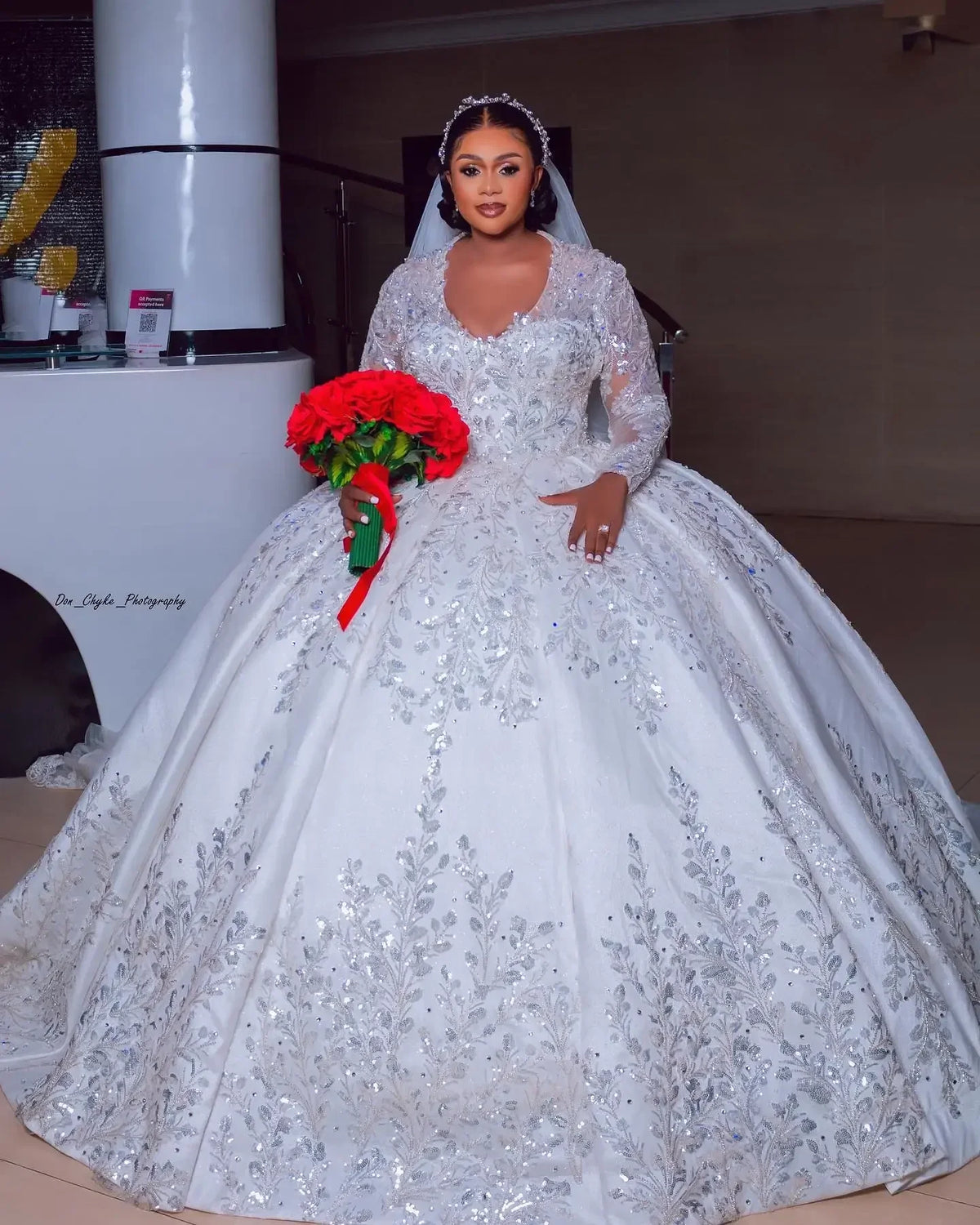 Customized 2025 Luxury Plus Size Ball Gowns Lace Sequined Wedding Dress Long Sleeve Bridal Dress Beaded Vestidos De Novia