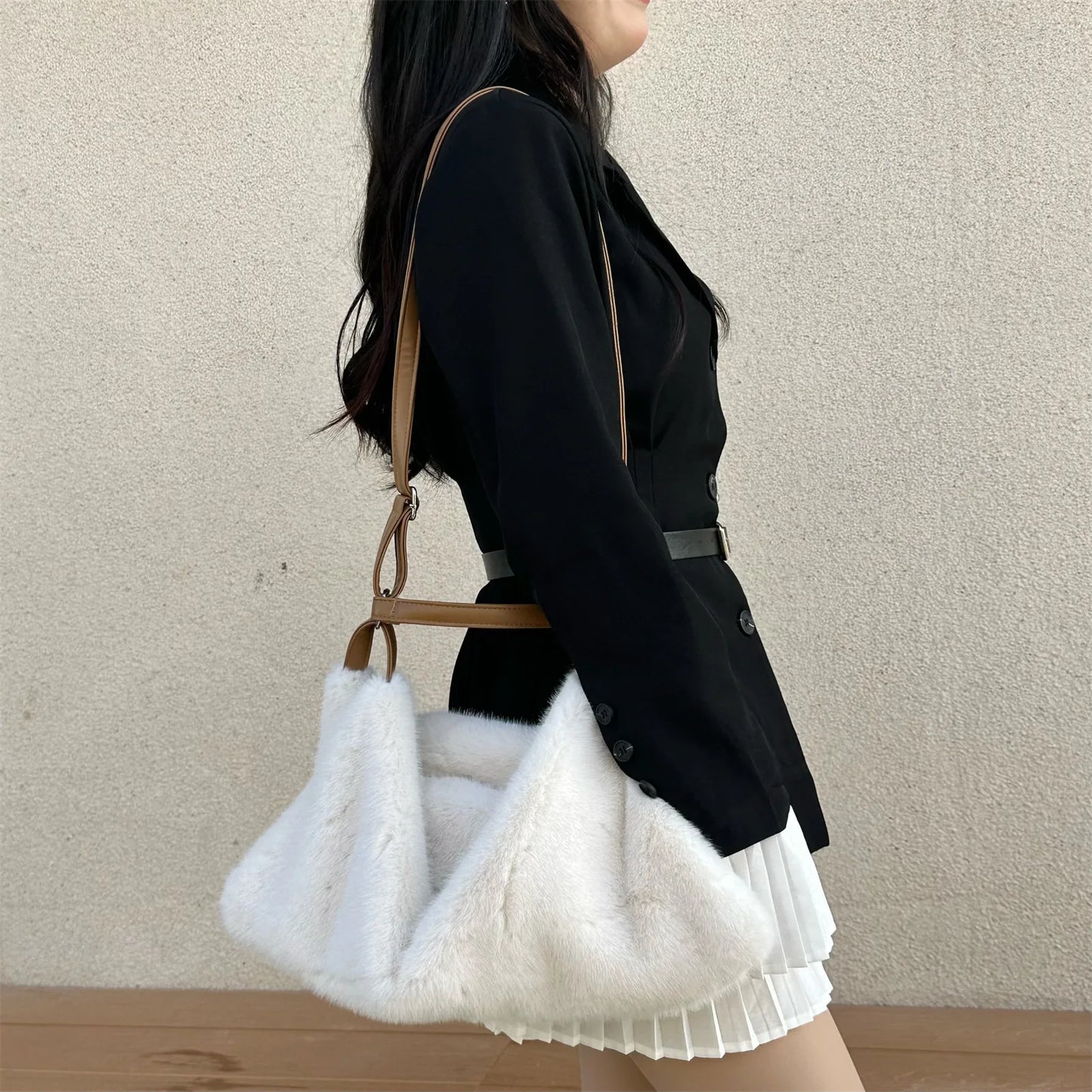 Women's Plush Crossbody Bag Single Shoulder Handbag Large Capacity Casual Autumn Winter Fur Bag Fashionable All-Match Bag