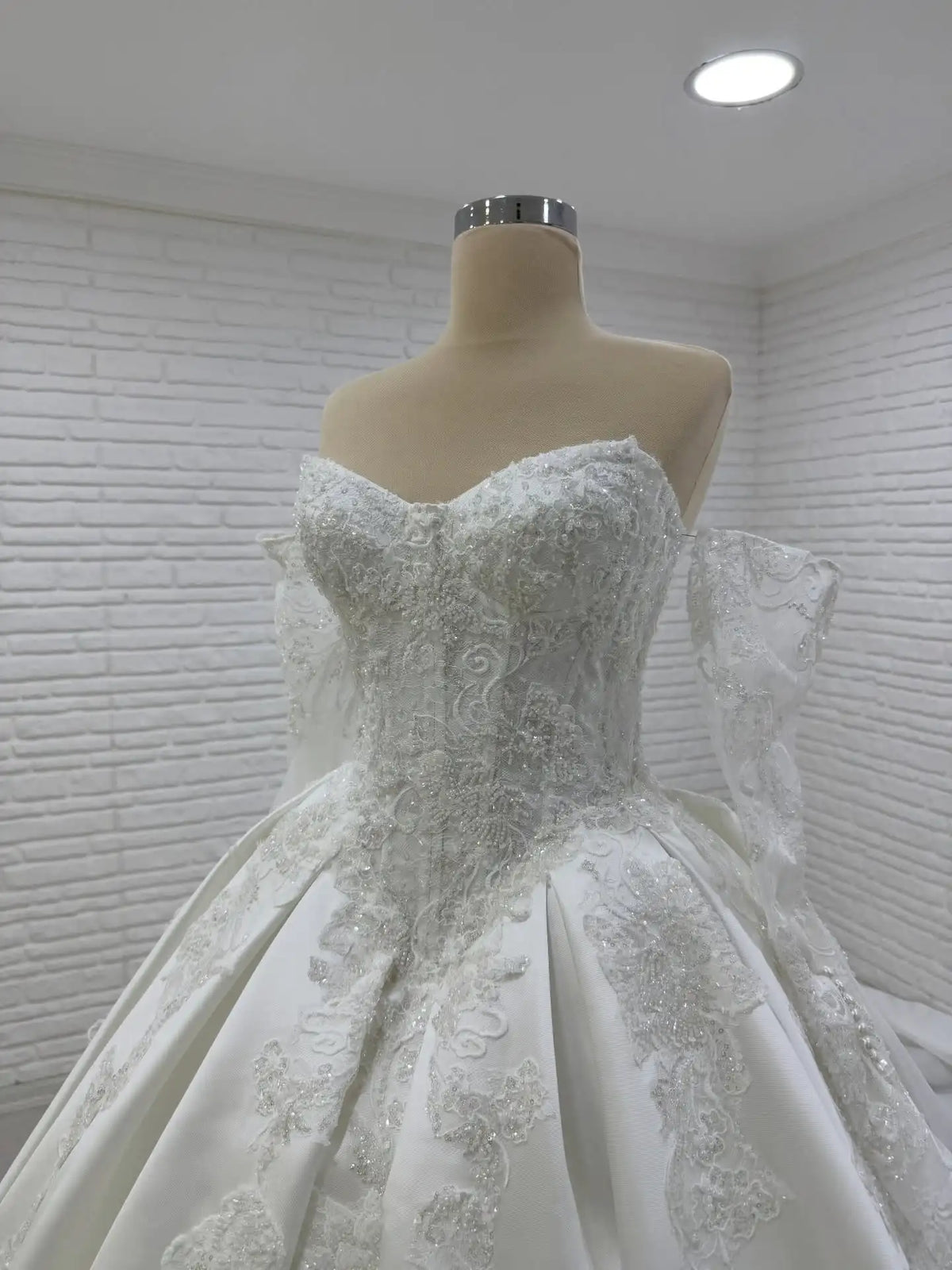 Luxury Satin Wedding Dress With Detachable Long Sleeves Princess Ball Gown Bridal Dress Lace Appliques Vestido De Novia