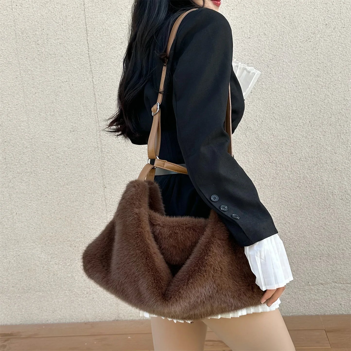 Women's Plush Crossbody Bag Single Shoulder Handbag Large Capacity Casual Autumn Winter Fur Bag Fashionable All-Match Bag