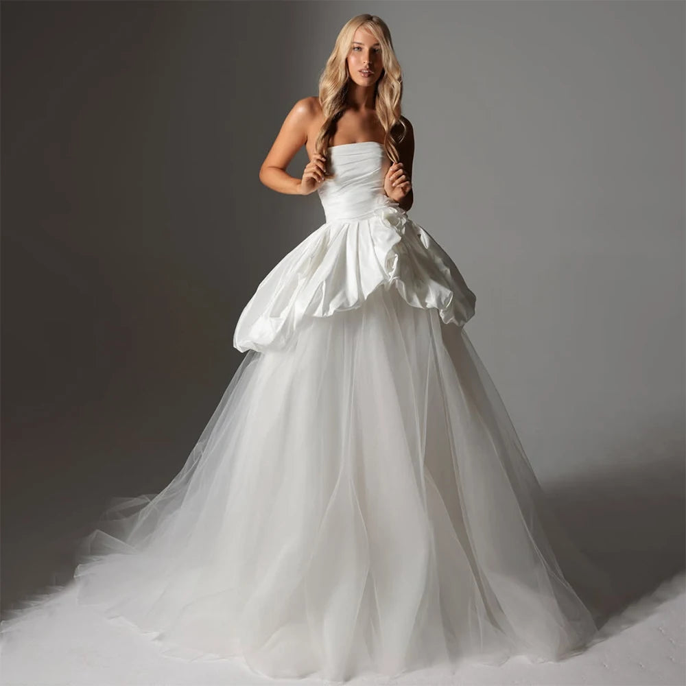Trendy White Evening Dresses for Elegant Women Strapless Tulle Chapel Train Ball Gowns Luxury Customzied Wedding Dress Vestidos