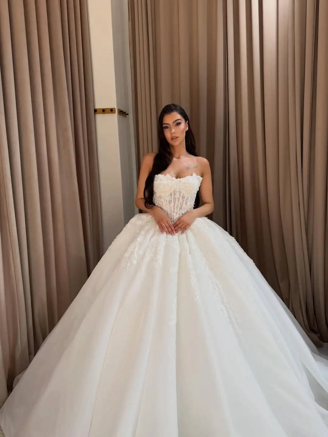 Luxury Strapless Lace Ball Gown Wedding Dress for Women Princess Bridal Gown Puffy Tulle Skirt Elegant White Vestido de Novia
