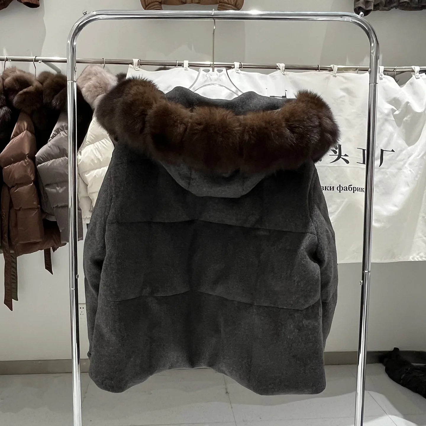 2026 Winter New Luxury Wool Down Jacket with Detachable Fox Fur Collar, High-Quality Short Thickened Warm and Stylish Outerwear