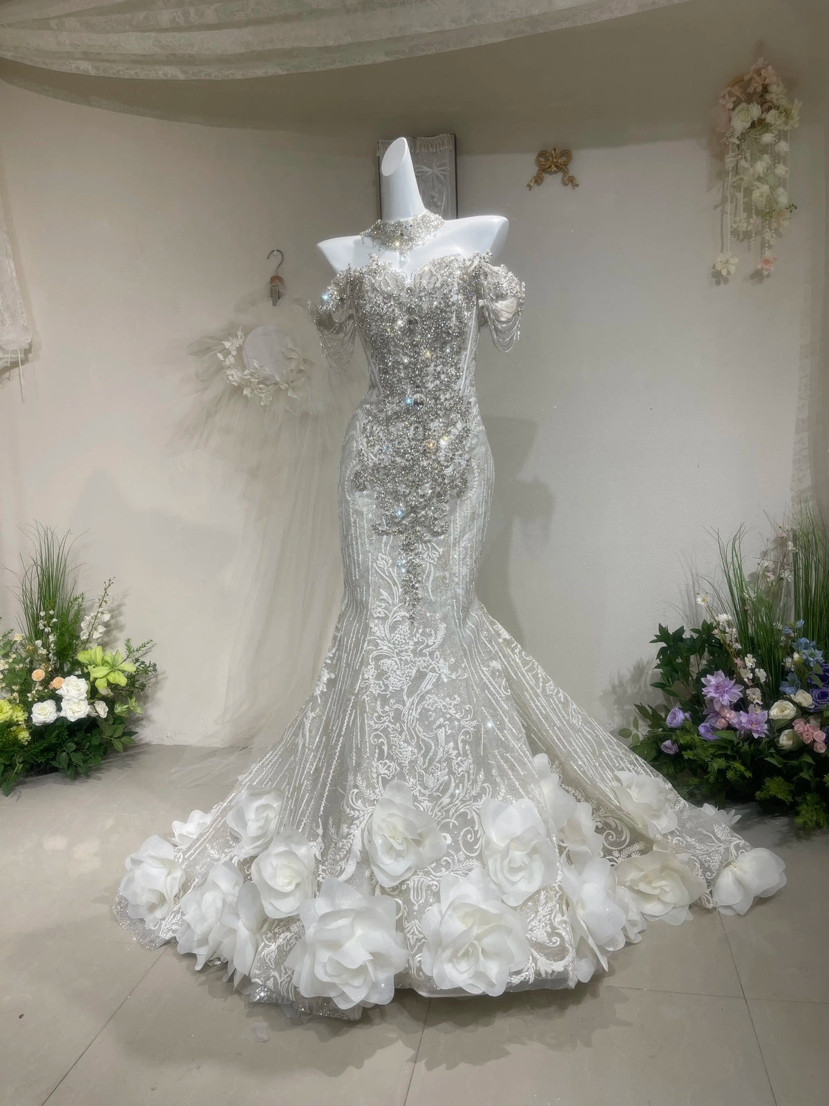 Saudi Arabia Wedding Dress Luxury Bridal Gowns Off the Shoulder Lace-up Back Major Beading with Crystal Sequins Tulle Real Pics