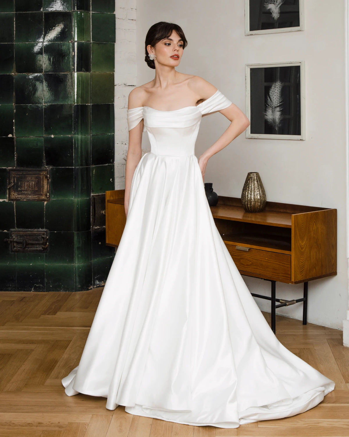 2027 Modern Satin A Line Wedding Dress Elegant Cap Sleeve Lace-up Court Train Off The Shoulder Bridal Gowns