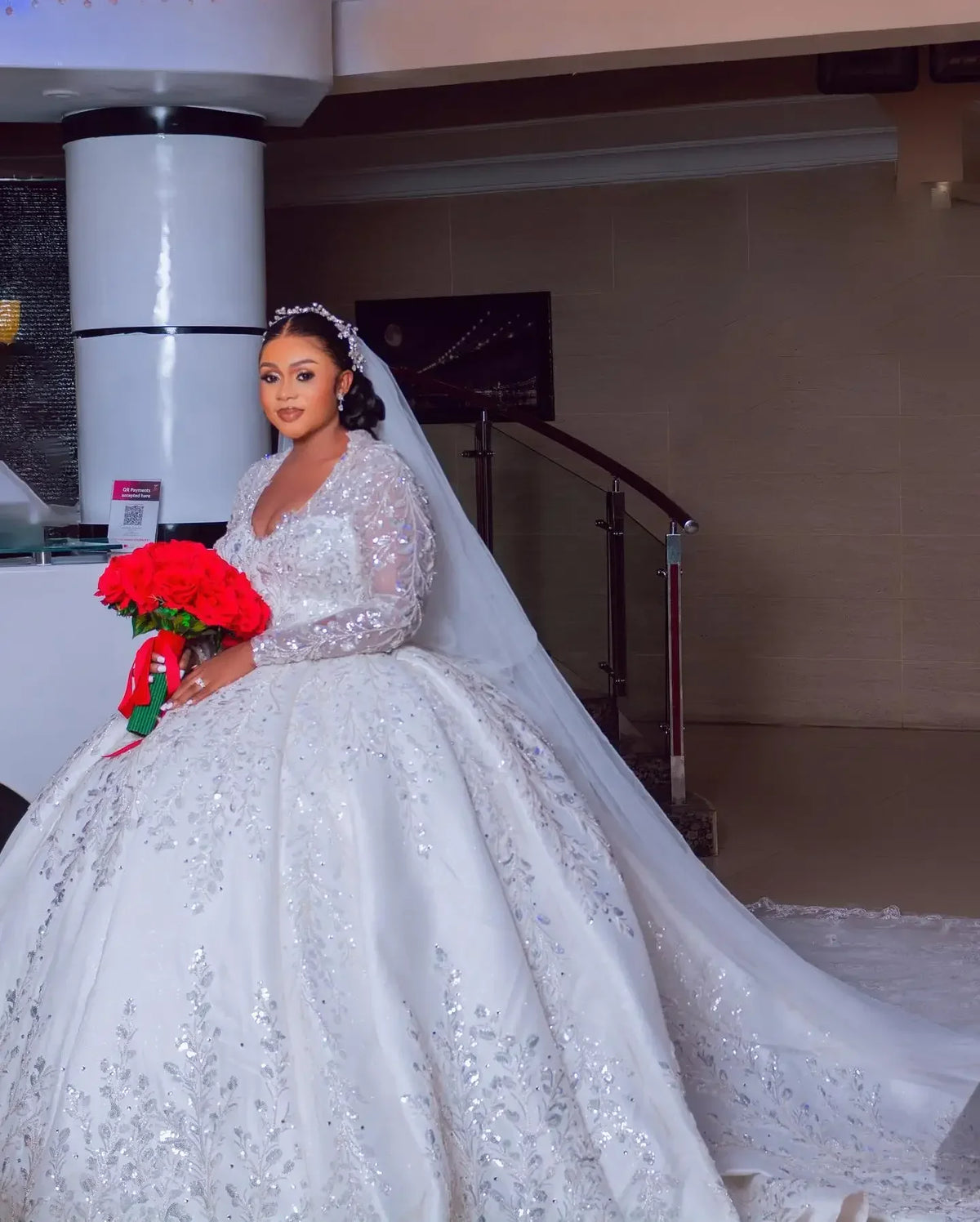 Customized 2025 Luxury Plus Size Ball Gowns Lace Sequined Wedding Dress Long Sleeve Bridal Dress Beaded Vestidos De Novia