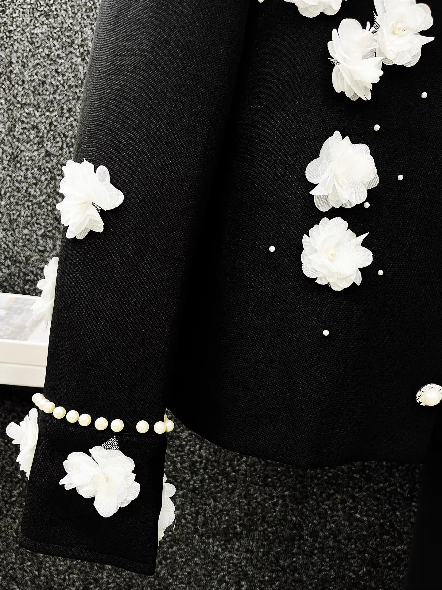 High-End Pearl Stylish Unique Jackets Men 2025 Autumn New Short Style Coats Handsome Personality Contrast Color Flower Chic Tops