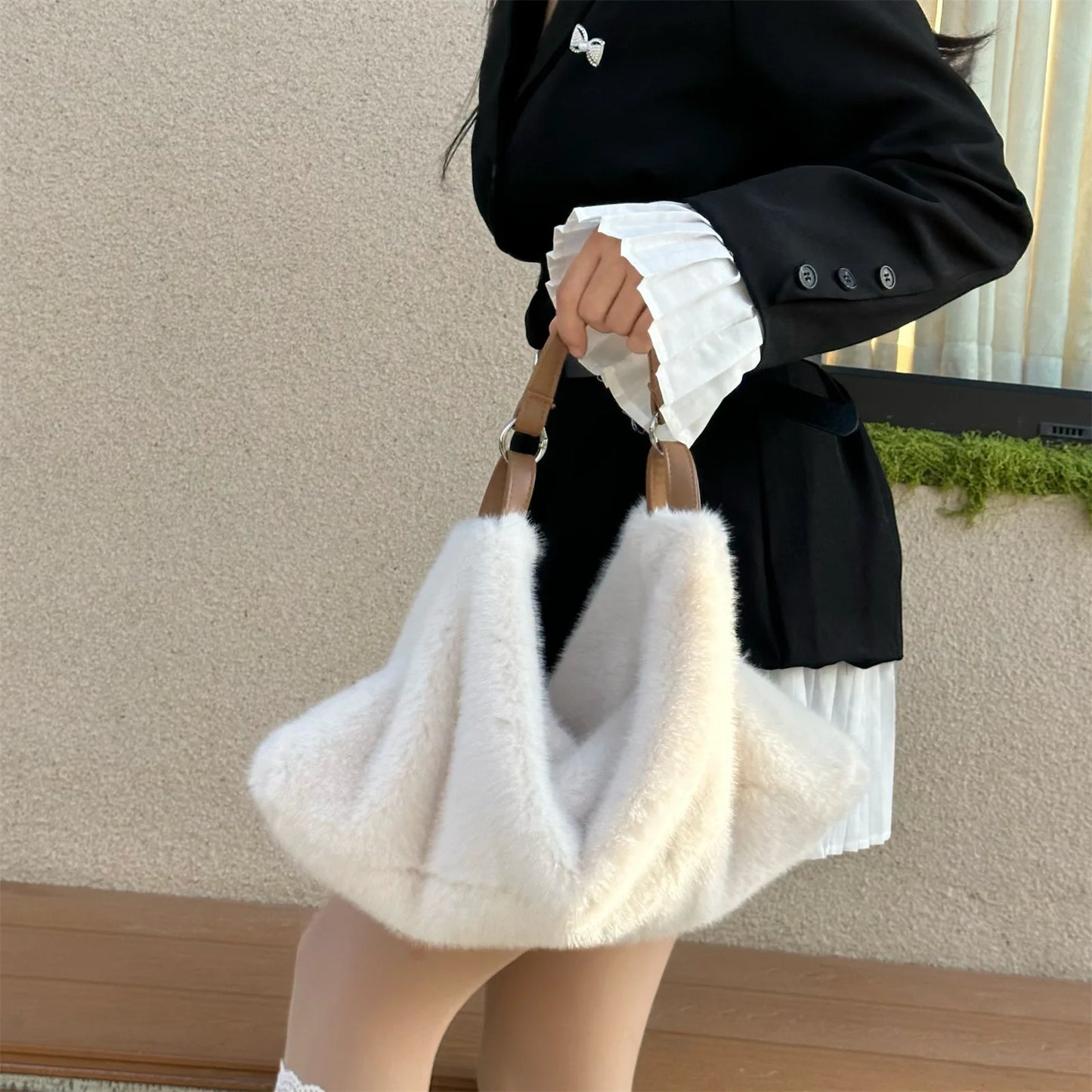 Women's Plush Crossbody Bag Single Shoulder Handbag Large Capacity Casual Autumn Winter Fur Bag Fashionable All-Match Bag
