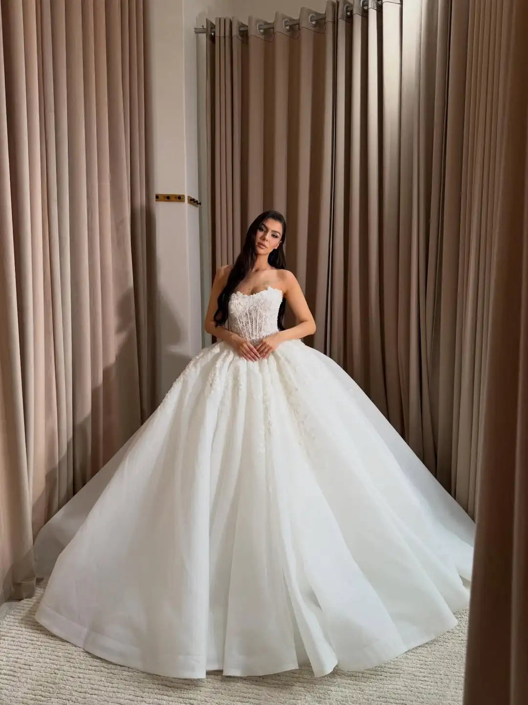 Luxury Strapless Lace Ball Gown Wedding Dress for Women Princess Bridal Gown Puffy Tulle Skirt Elegant White Vestido de Novia