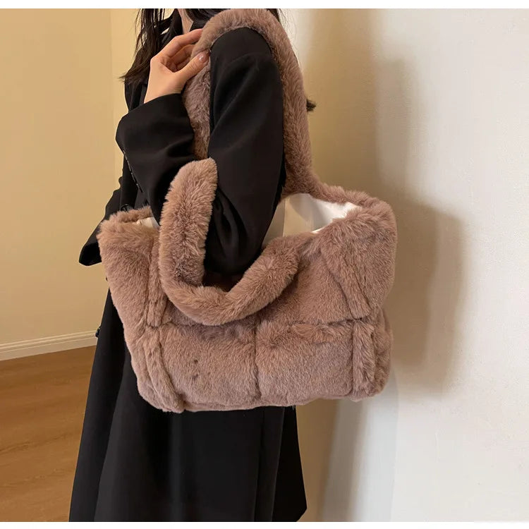 New plush women's handbag, large capacity shoulder bag, suitable for shopping and shopping, winter women's armpit bag