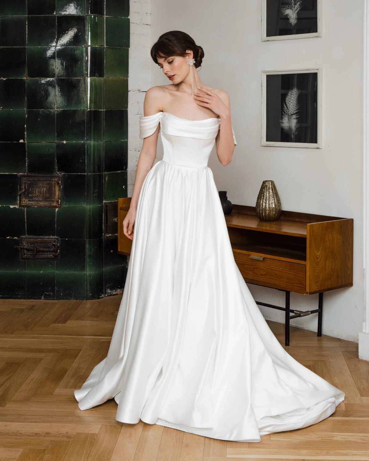 2027 Modern Satin A Line Wedding Dress Elegant Cap Sleeve Lace-up Court Train Off The Shoulder Bridal Gowns