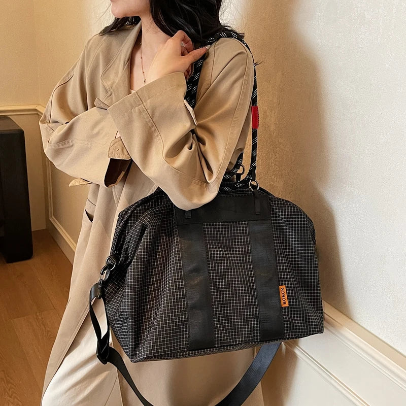 Geometric Design Travelling Shoulder Crossbody Gym Bags For Women Wet and Dry Separated Large Capacity Shopper Handbag For Sport