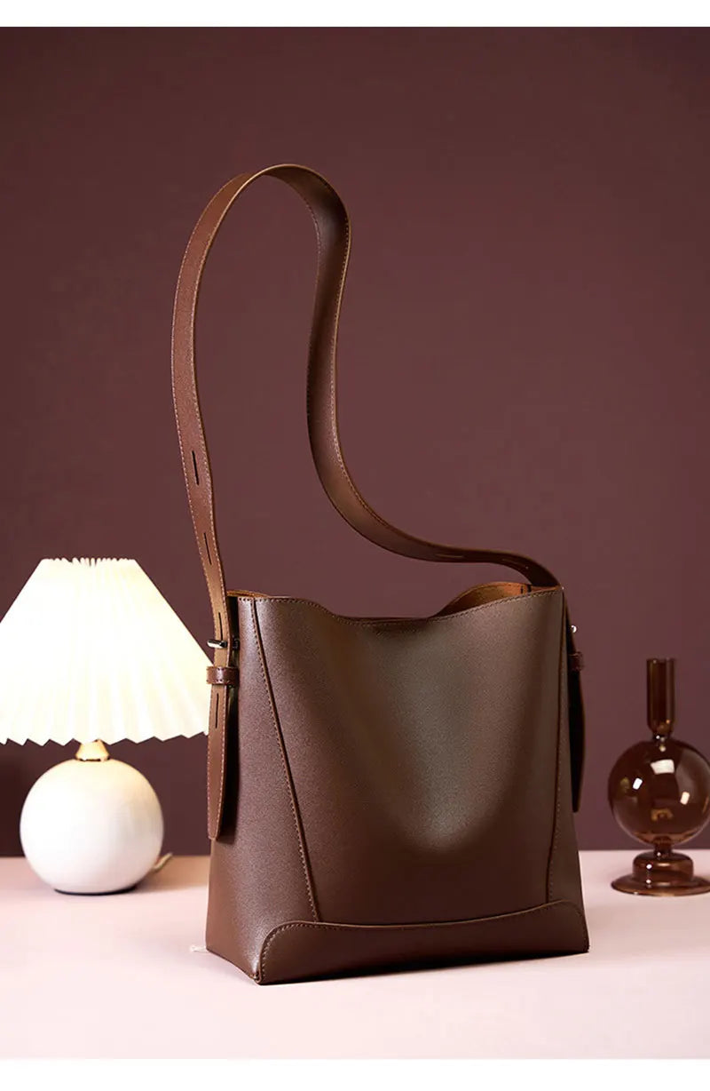 Cowhide Women's Shoulder Bag Fashion Trend Luxury Designer Bucket Bags Large Capacity Genuine Leather Women Crossbody Bags
