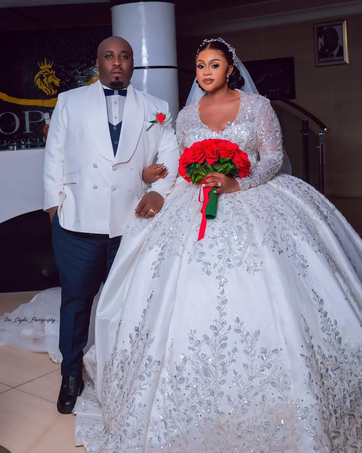 Customized 2025 Luxury Plus Size Ball Gowns Lace Sequined Wedding Dress Long Sleeve Bridal Dress Beaded Vestidos De Novia