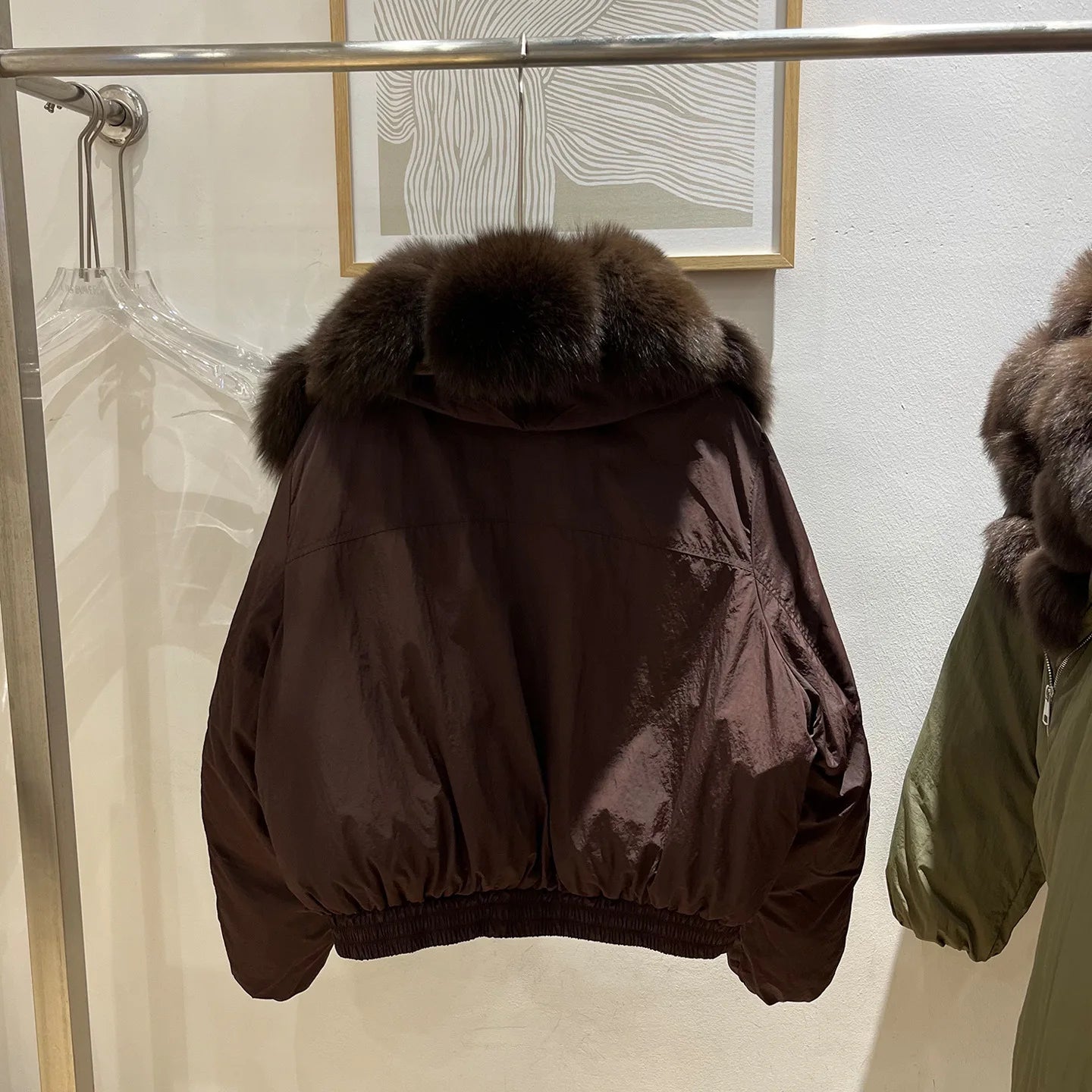 New winter style short down jacket with fox fur collar, high-quality fashion suede jacket, loose fit, thick and warm fur coat.