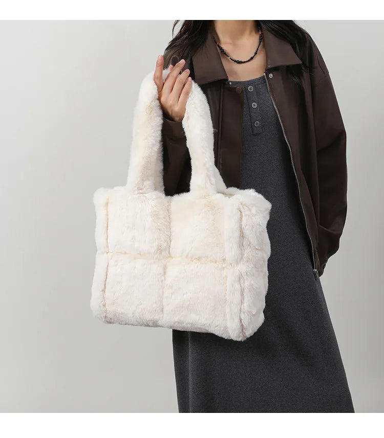 New plush women's handbag, large capacity shoulder bag, suitable for shopping and shopping, winter women's armpit bag