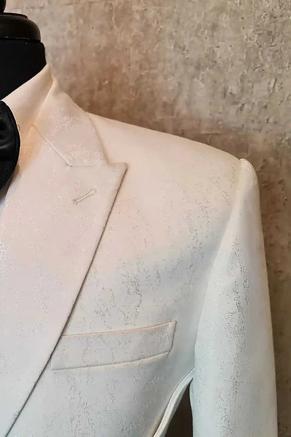 Fashion Wedding Tuxedos Buckle Design Men Suits Peaked Lapel 1 Piece Set Jacket Groom Business Formal Blazers Customized