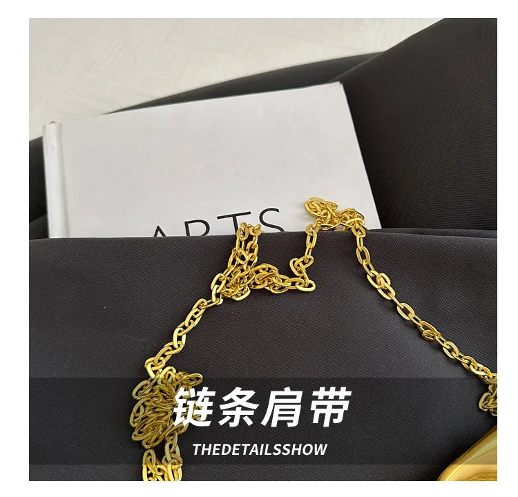 Luxury Metal Handle Clutch Bag Women Exquisite Handmade Rattan Woven crossbody Bag Half-moon Beach Bags Roomy Straw Tote Bag