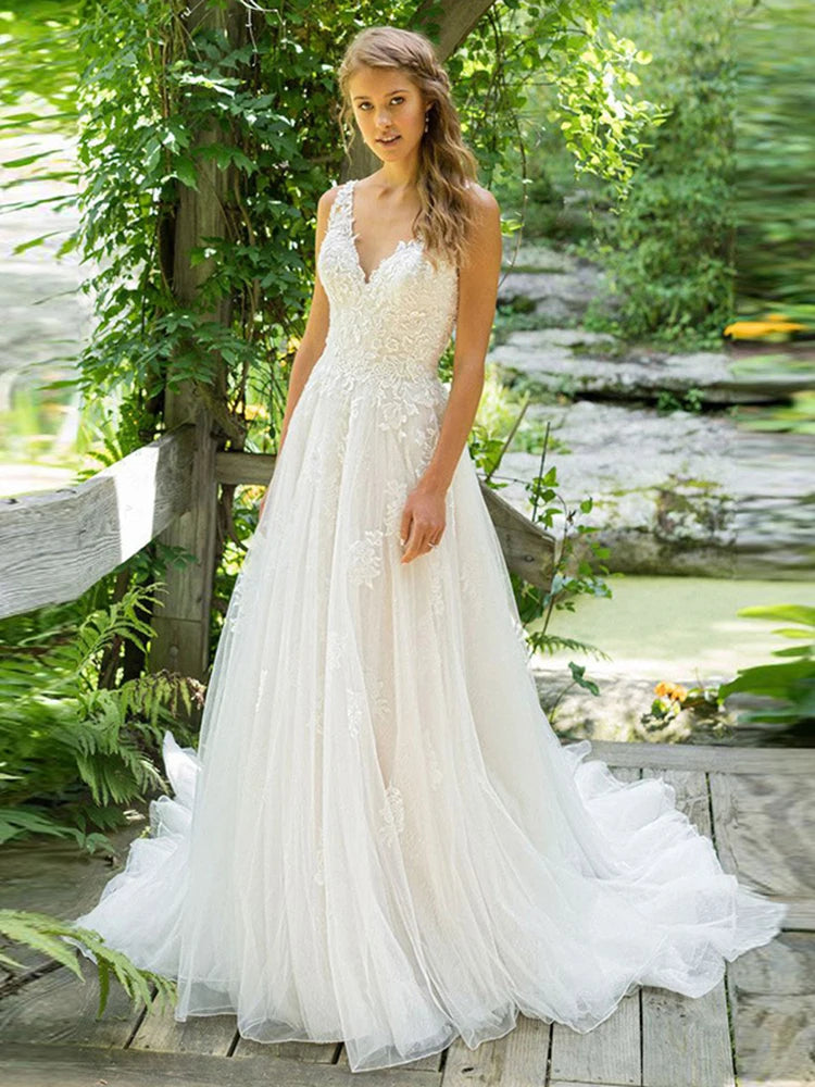 Customized Fashion A Line Women Wedding Dresses V Neck Appliques Tulle Court Train Bridal Gowns Backless Formal Occasion