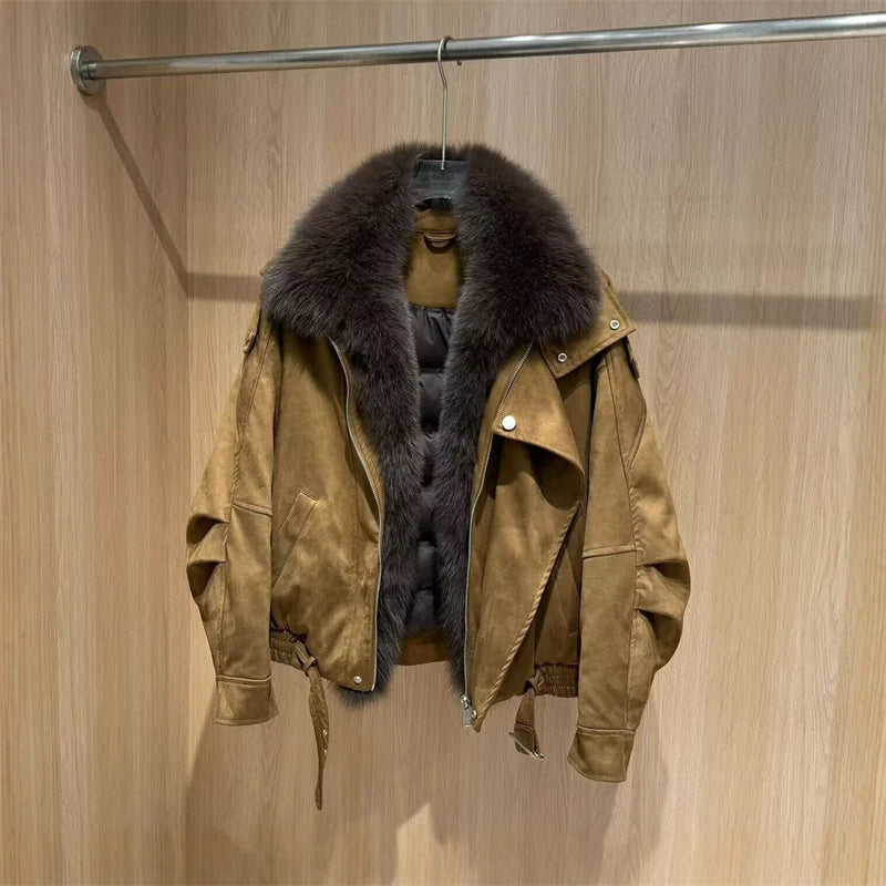 New winter style short down jacket with fox fur collar, high-quality fashion suede jacket, loose fit, thick and warm fur coat.
