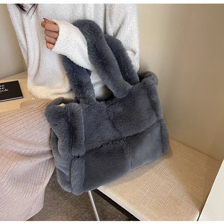 New plush women's handbag, large capacity shoulder bag, suitable for shopping and shopping, winter women's armpit bag