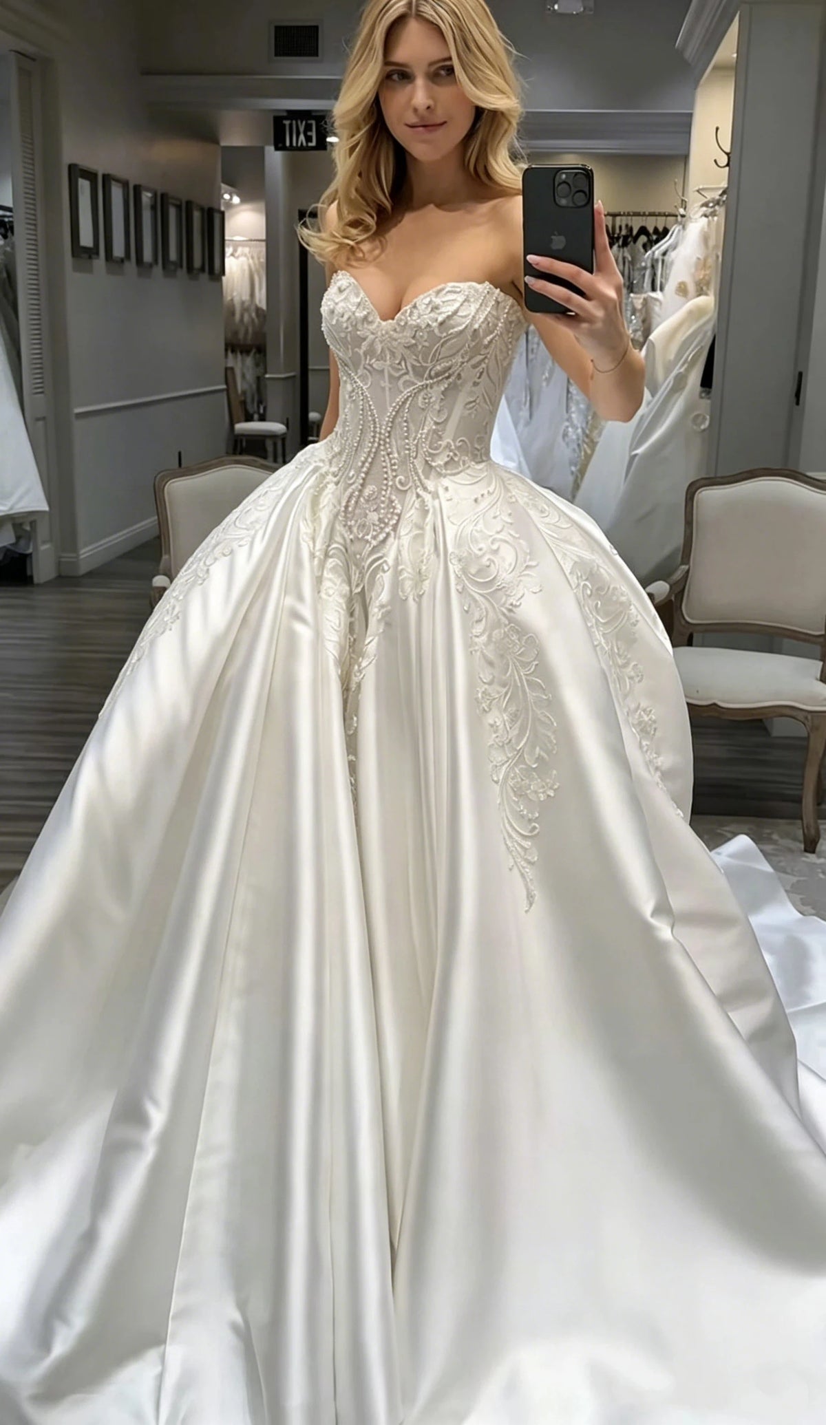 Luxury Strapless Ball Gown Wedding Dress Sweetheart Neck Lace Beaded Satin Cathedral Train Bridal Gown For Bride Customized