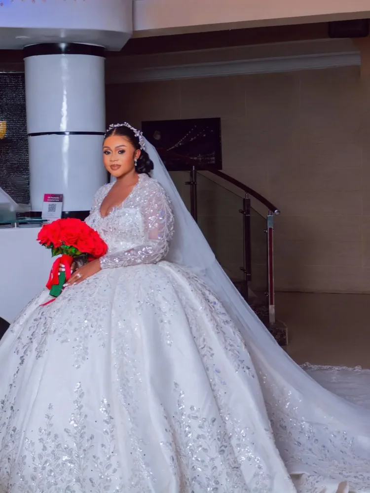 Customized 2025 Luxury Plus Size Ball Gowns Lace Sequined Wedding Dress Long Sleeve Bridal Dress Beaded Vestidos De Novia