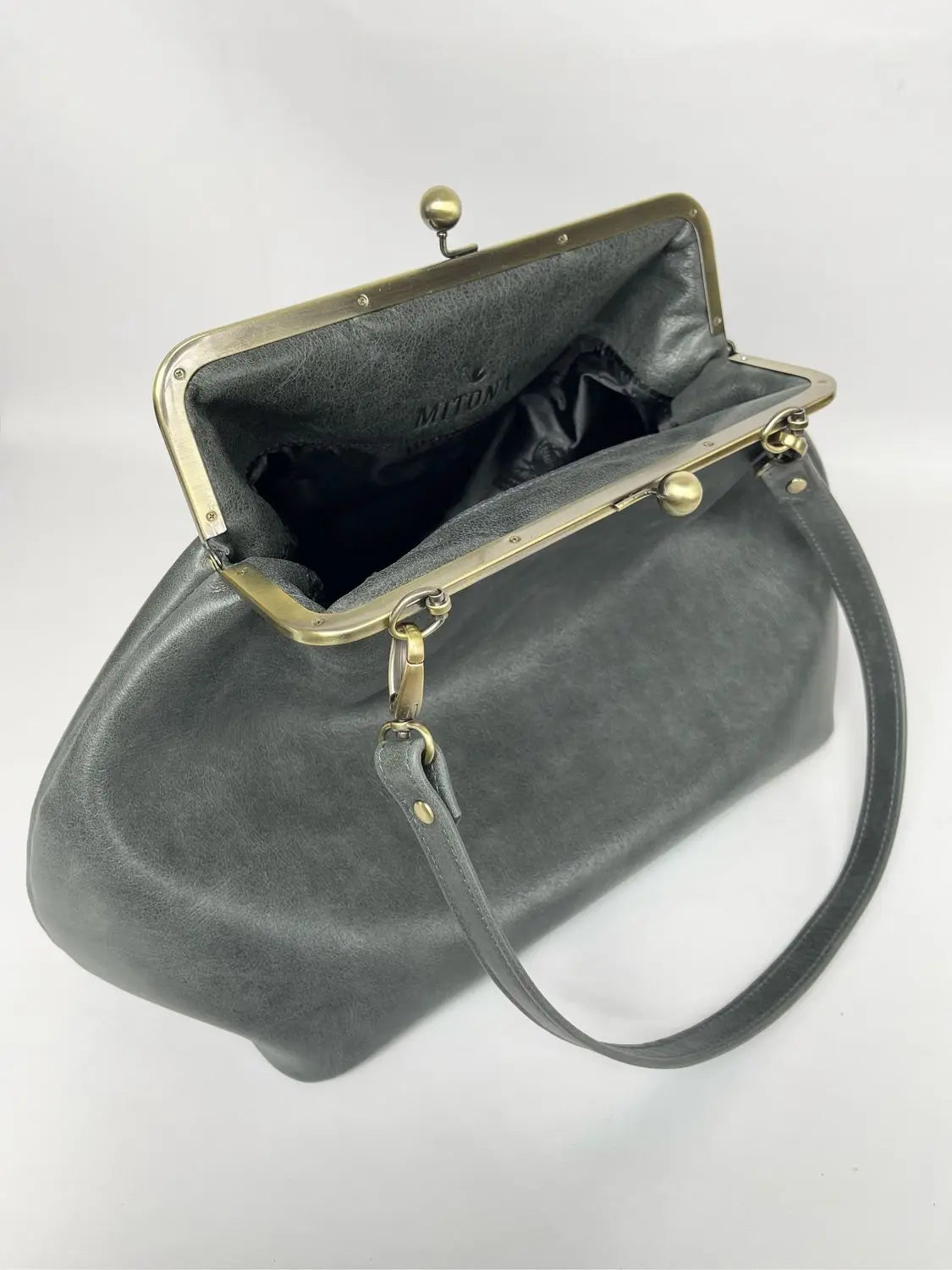 LOST IN VINTAGE Artificial Leather Soild Bag Large Balls Kiss-lock Large Big Clutch Handbag Proudly Carried In Hand 35x30x20cm