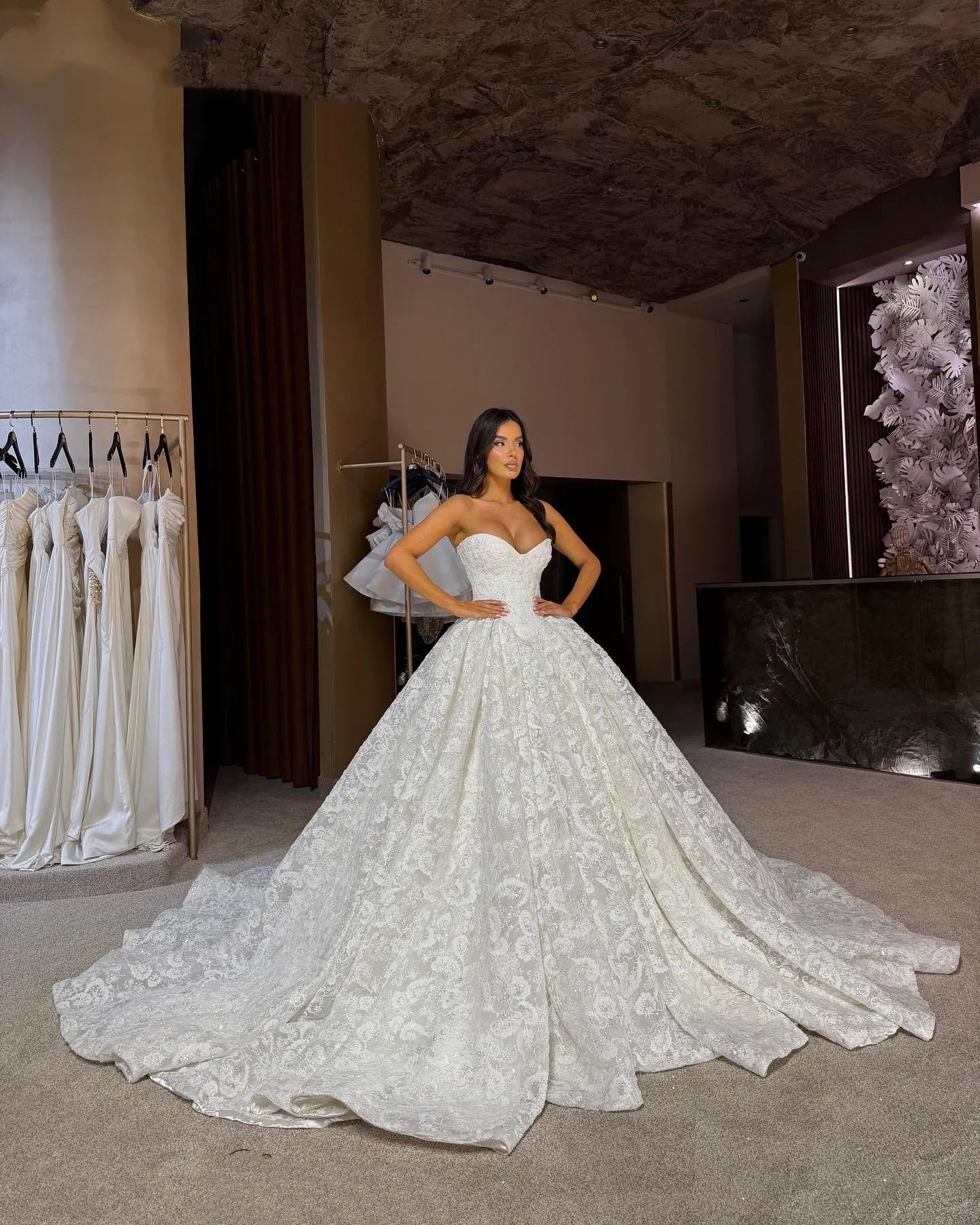 Customized New Elegant Floral Wedding Dresses Garden Sleeveless Wedding Gowns With Court Train Bridal Gowns Vestido Blanco