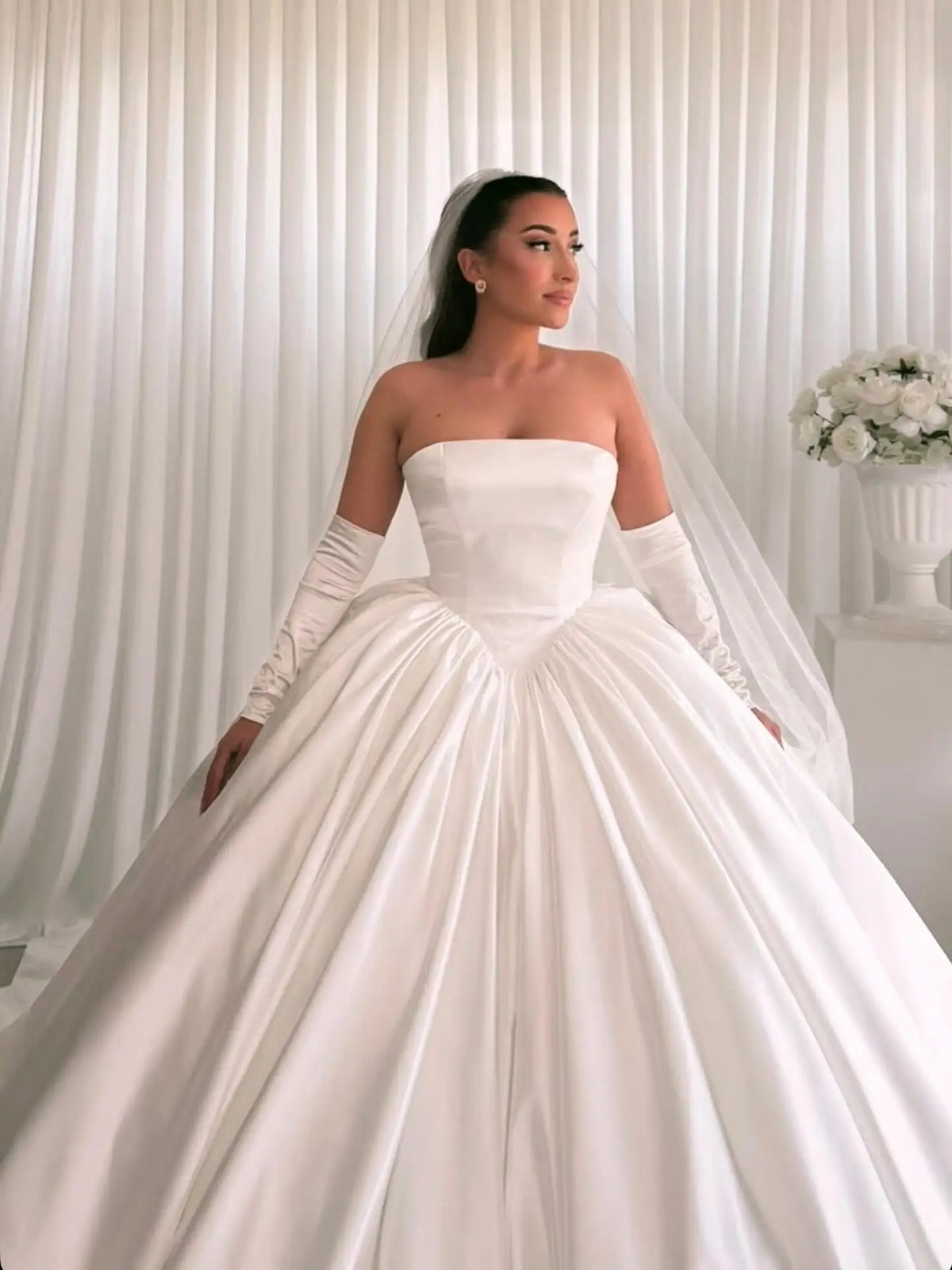 Luxury Satin Wedding Dress Strapless Princess Ball Gown With Long Gloves Elegant Bridal Gown Custom Made Vestido De Novia
