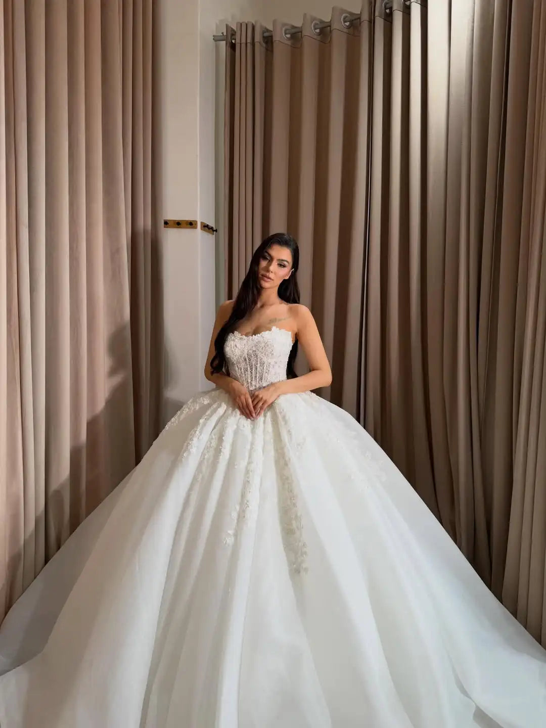 Luxury Strapless Lace Ball Gown Wedding Dress for Women Princess Bridal Gown Puffy Tulle Skirt Elegant White Vestido de Novia