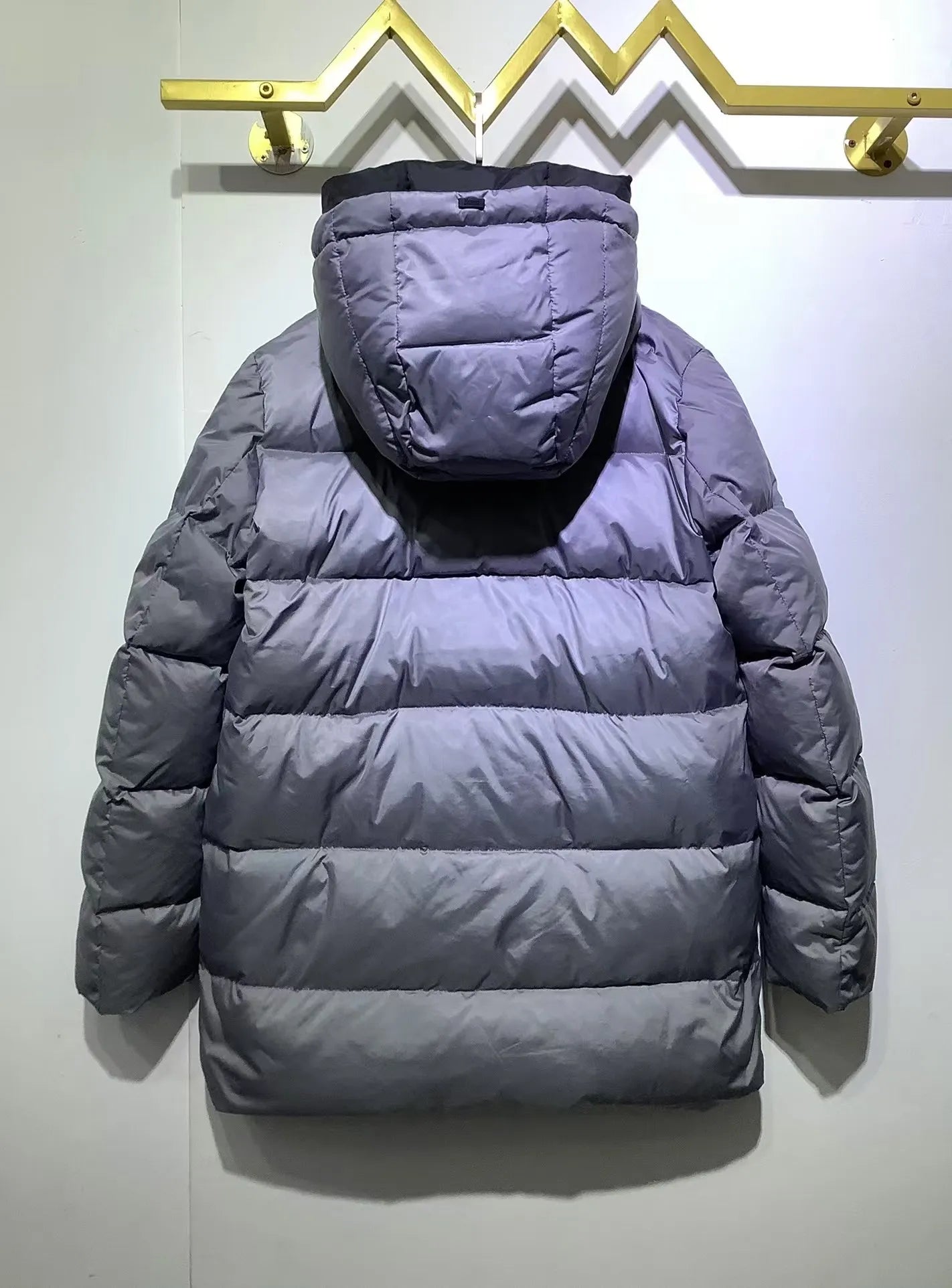 Hello, new solid color thick and warm commuting hooded down jacket with temperament