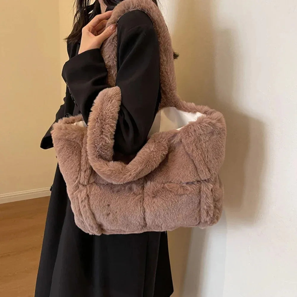 New plush women's handbag, large capacity shoulder bag, suitable for shopping and shopping, winter women's armpit bag