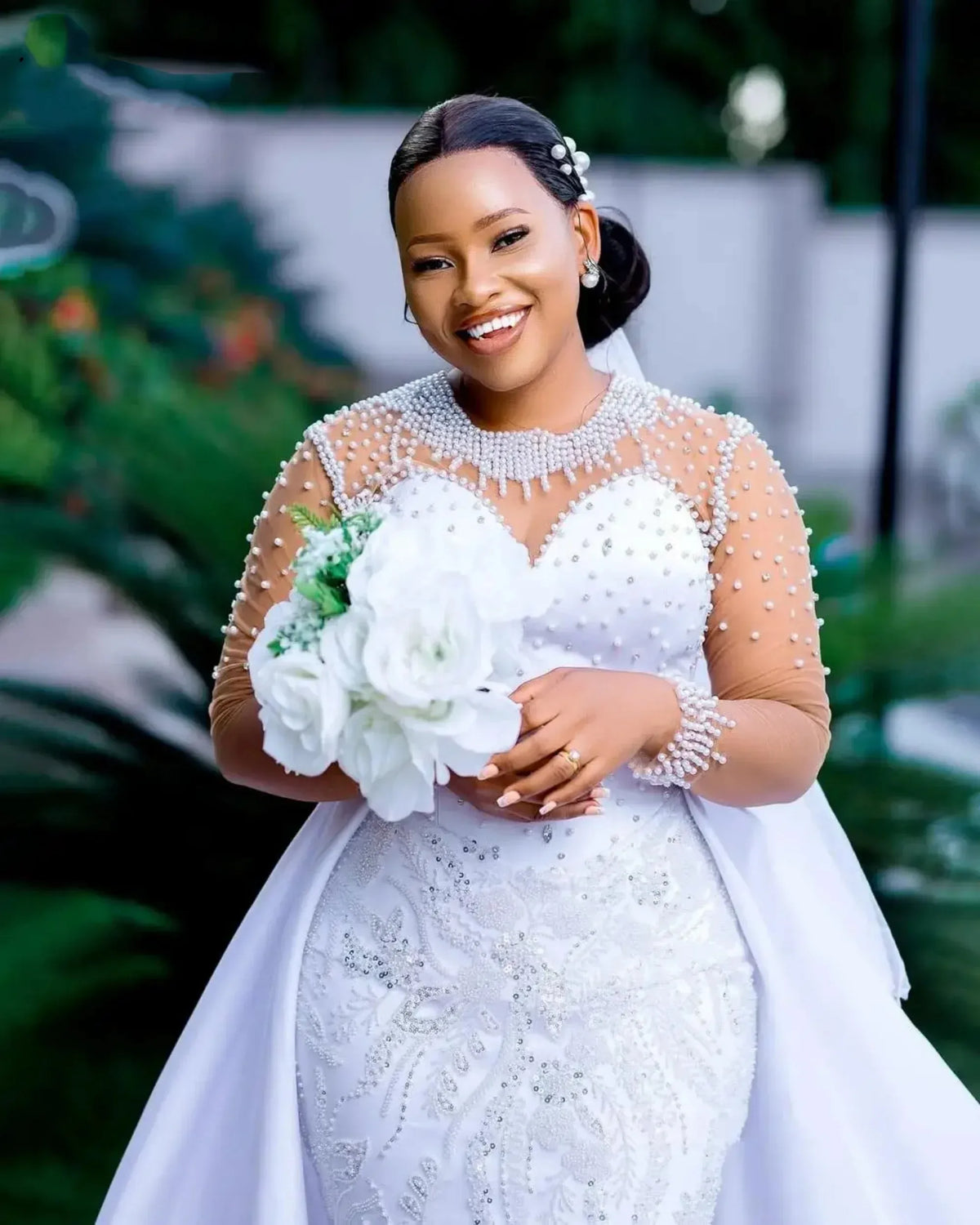 Customized African O Neck Shinny Pearls Beads Mermaid Wedding Dress for Woman Long Sleeves Bridal Gown with Removable Skirt