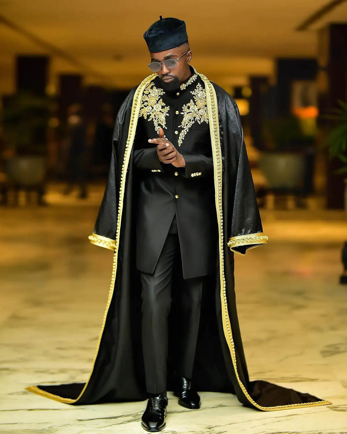 Black Mens Pants Suits With Long Cape Gold Beading Men's Wedding Suits With 3 Pieces Prom Cosplay Blazers Costume