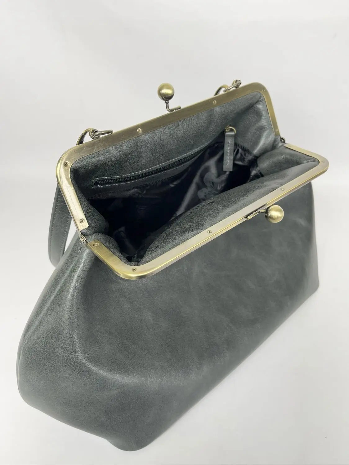 LOST IN VINTAGE Artificial Leather Soild Bag Large Balls Kiss-lock Large Big Clutch Handbag Proudly Carried In Hand 35x30x20cm