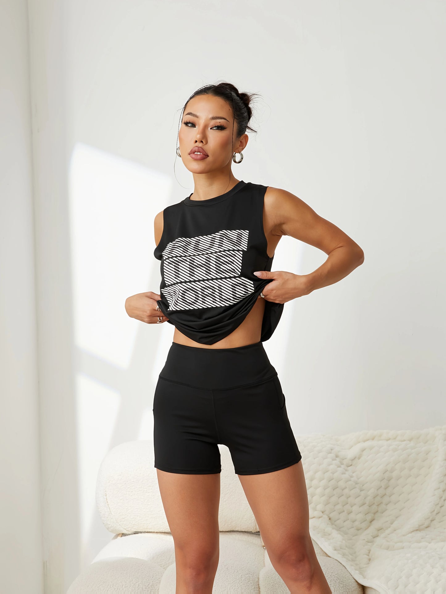 Women's 3-Point Sports Shorts High Waist Slim Fit Yoga Workout Running Shorts Sexy Slimming No Camel Toe with Pocket