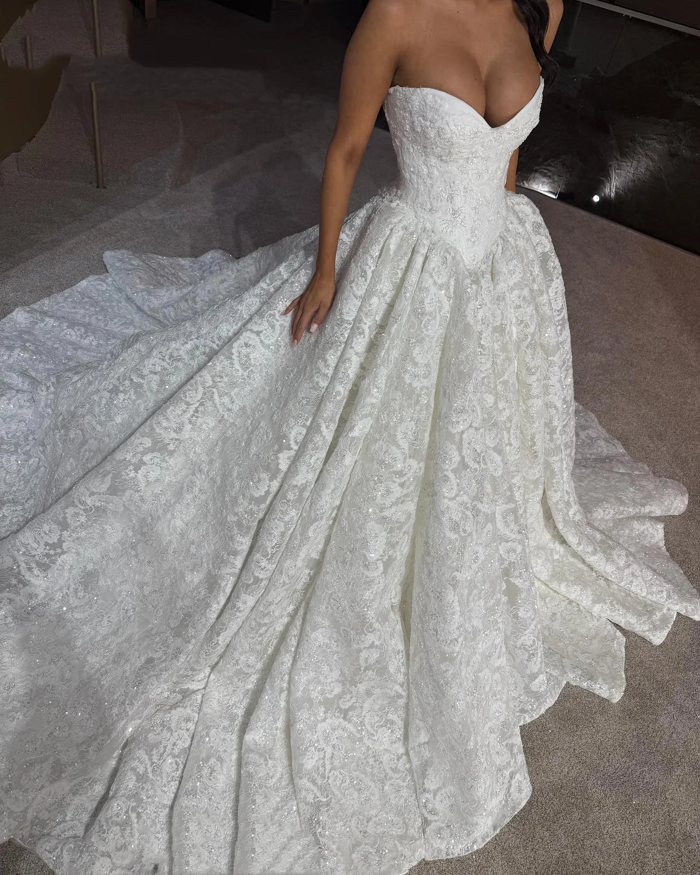 Customized New Elegant Floral Wedding Dresses Garden Sleeveless Wedding Gowns With Court Train Bridal Gowns Vestido Blanco