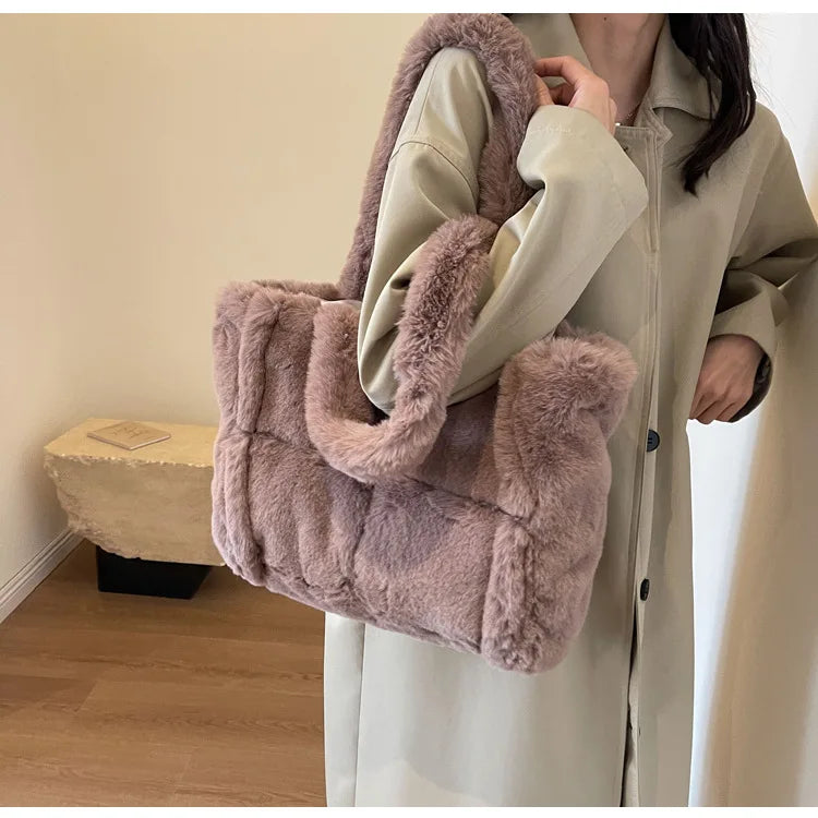 New plush women's handbag, large capacity shoulder bag, suitable for shopping and shopping, winter women's armpit bag