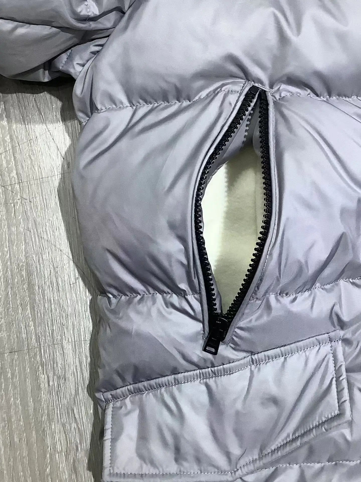 Hello, new solid color thick and warm commuting hooded down jacket with temperament