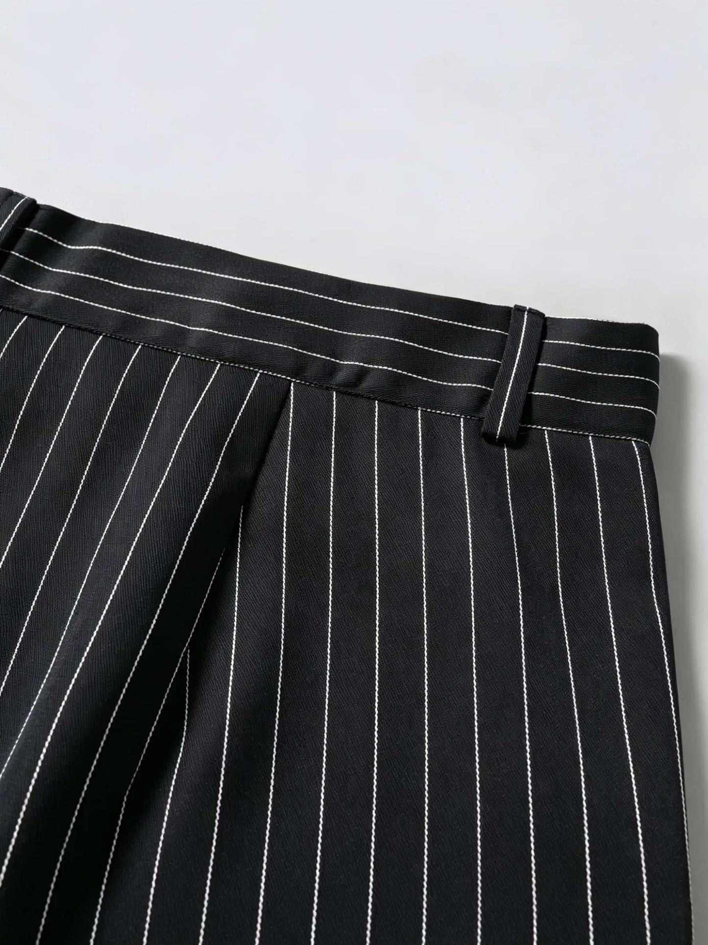 Luxury Black Base White Thin Vertical Pinstripe Men Suit Pants, High Waist Wrinkle Resistant Drape Slim Fit Ankle Trousers, Vers