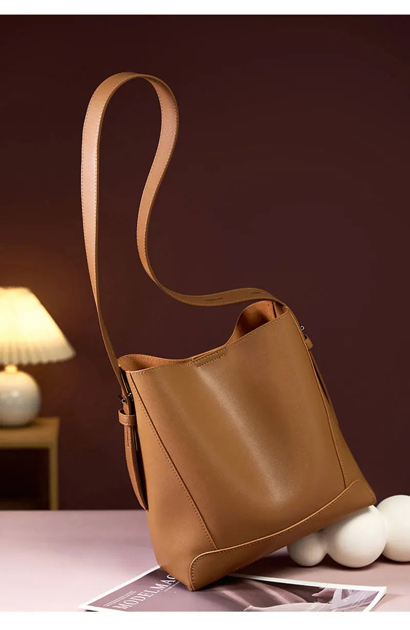 Cowhide Women's Shoulder Bag Fashion Trend Luxury Designer Bucket Bags Large Capacity Genuine Leather Women Crossbody Bags