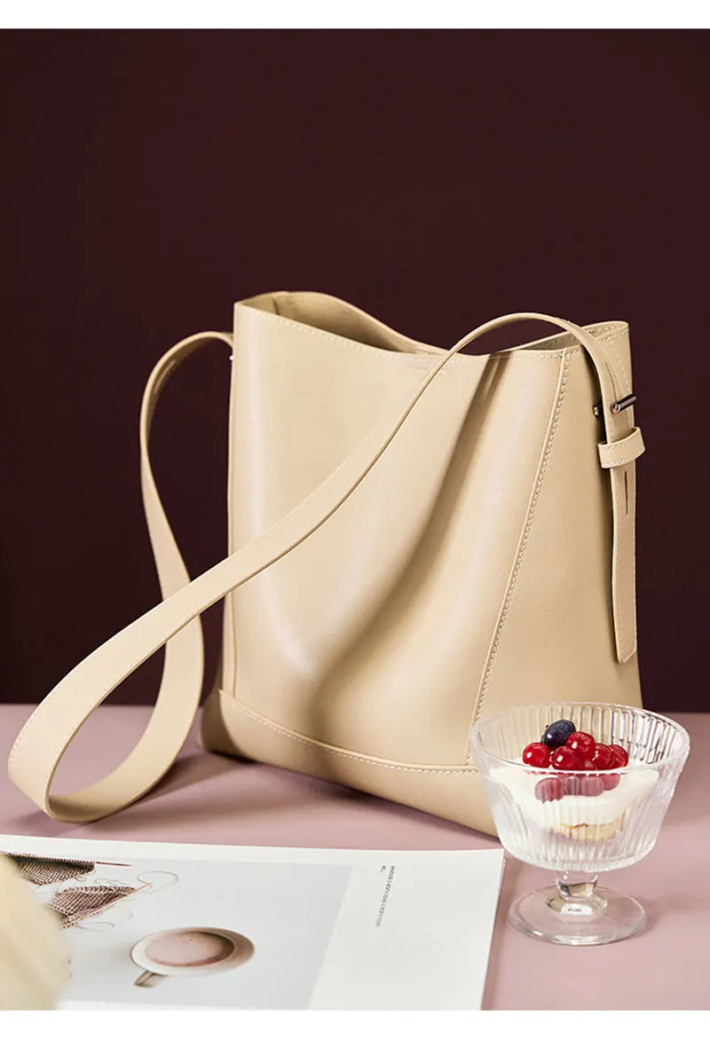 Cowhide Women's Shoulder Bag Fashion Trend Luxury Designer Bucket Bags Large Capacity Genuine Leather Women Crossbody Bags