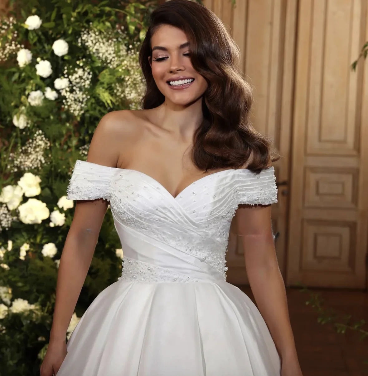 Customized  Elegant Satin Wedding Dress Ball Gown Wedding Dresses Luxury Crystal Beading Satin Court Train Princess Bridal Gown