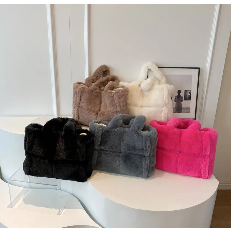 New plush women's handbag, large capacity shoulder bag, suitable for shopping and shopping, winter women's armpit bag