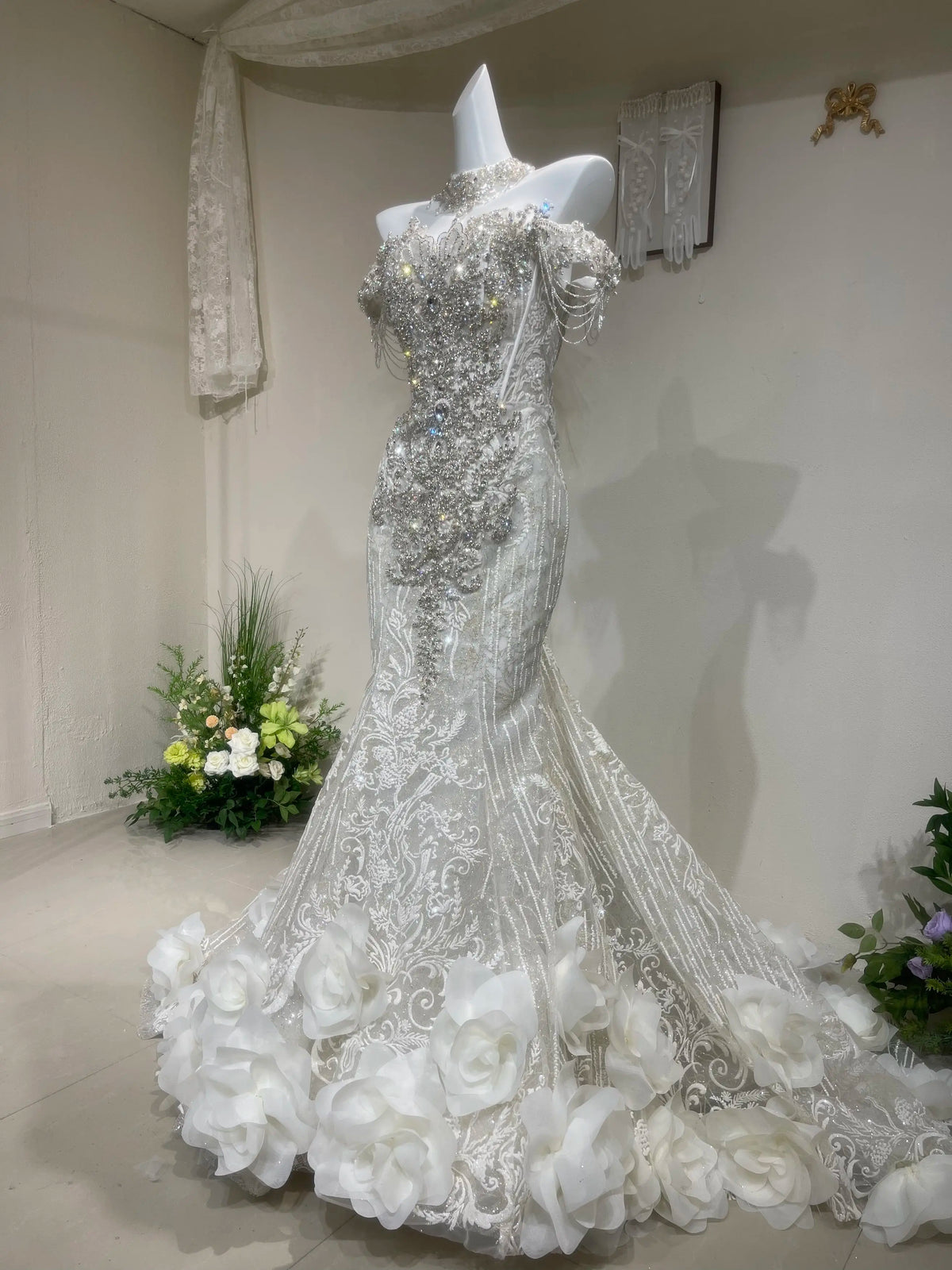 Saudi Arabia Wedding Dress Luxury Bridal Gowns Off the Shoulder Lace-up Back Major Beading with Crystal Sequins Tulle Real Pics