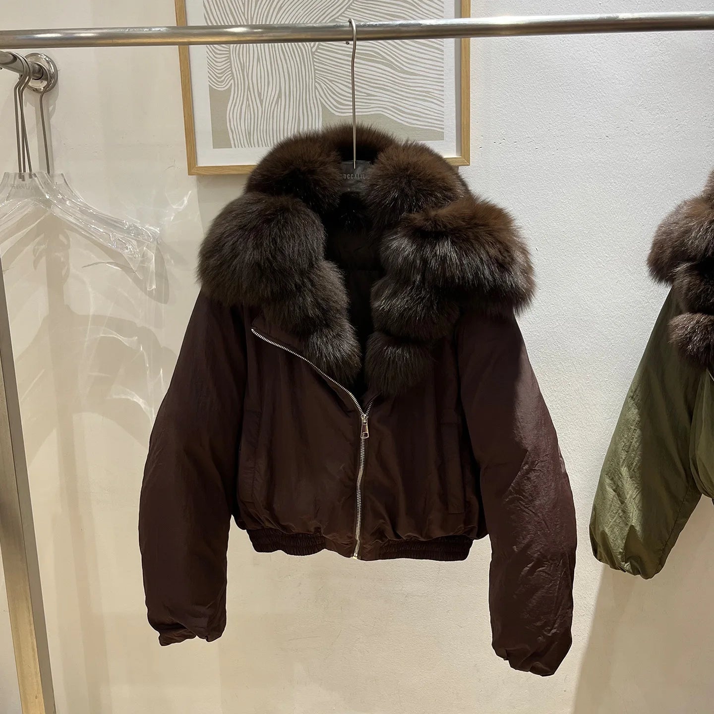 New winter style short down jacket with fox fur collar, high-quality fashion suede jacket, loose fit, thick and warm fur coat.