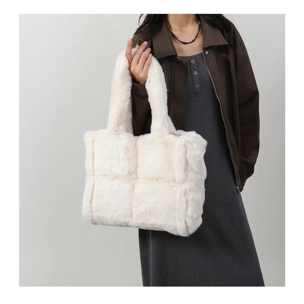 New plush women's handbag, large capacity shoulder bag, suitable for shopping and shopping, winter women's armpit bag