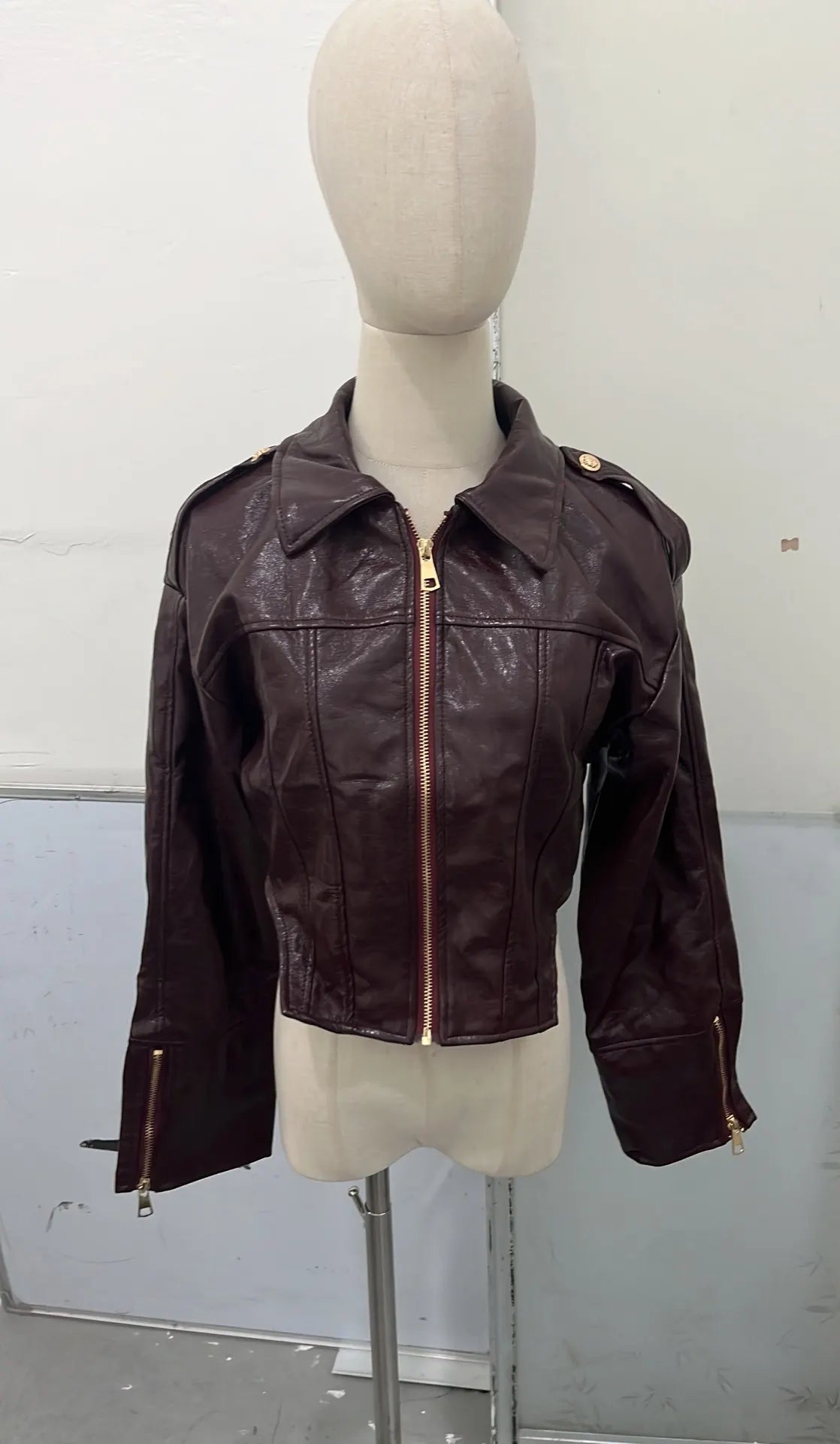 Crocodile Pattern Embossed Short Women Leather Jacket Stand Collar Zipper Long Sleeved Cropped Jackets 2026 Street Daily Outfit
