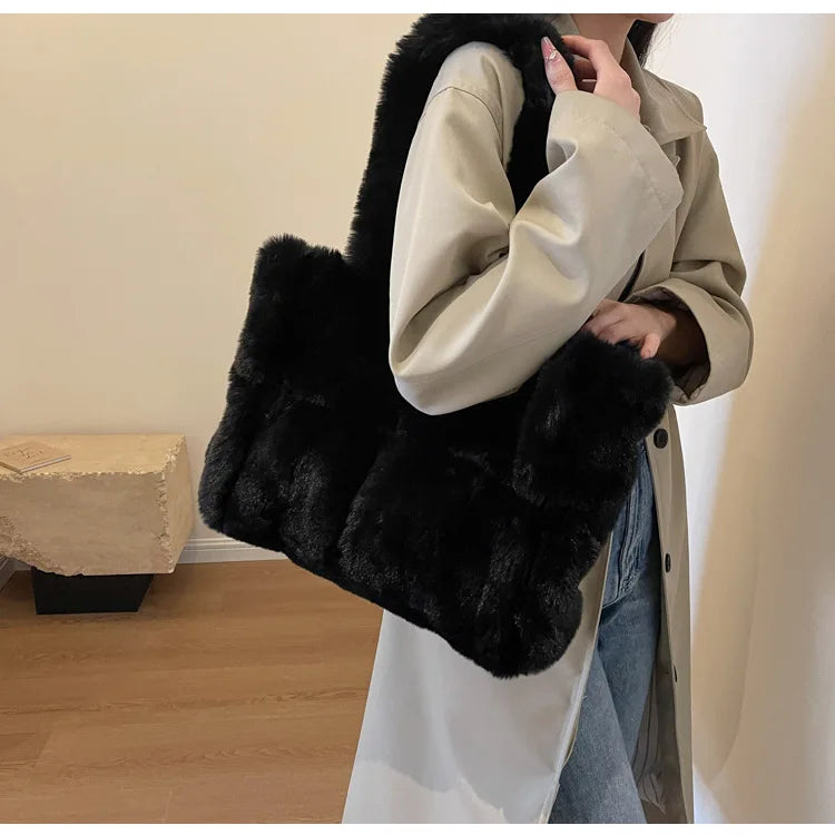 New plush women's handbag, large capacity shoulder bag, suitable for shopping and shopping, winter women's armpit bag